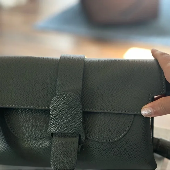 Aria belt bag from Senreve - forest green in color - Picture 5 of 8